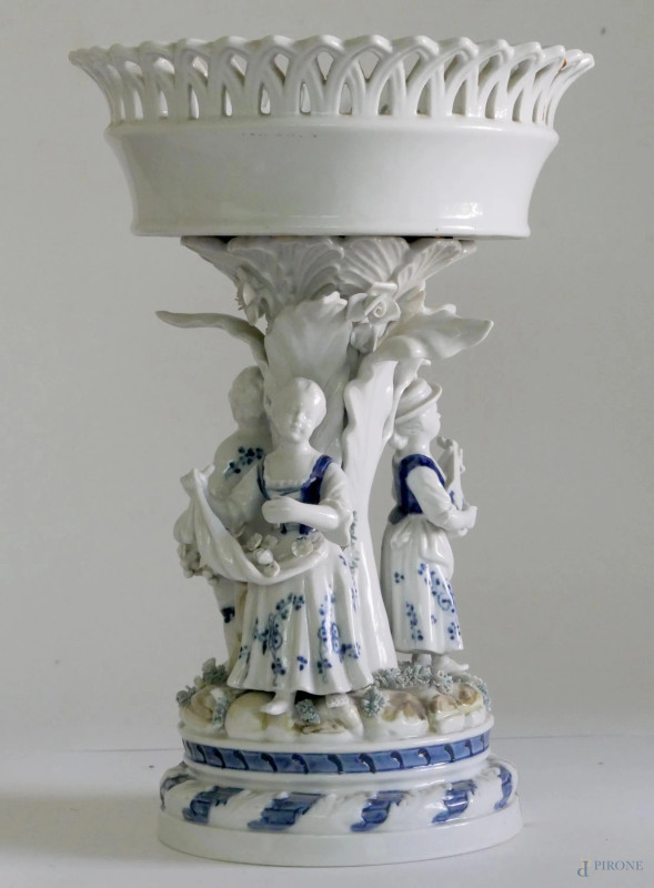 Alzata in porcellana di Sevres cm 32x21, reca un difetto di fabbrica alla base  - Asta ASTA A TEMPO di Arte Moderna e Antiquariato - Aste Pirone