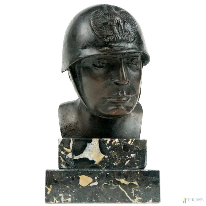 Busto di Mussolini, scultura in bronzo, cm h 19, base in marmo, firmato Rossi.  - Asta ASTA A TEMPO - Aste Pirone