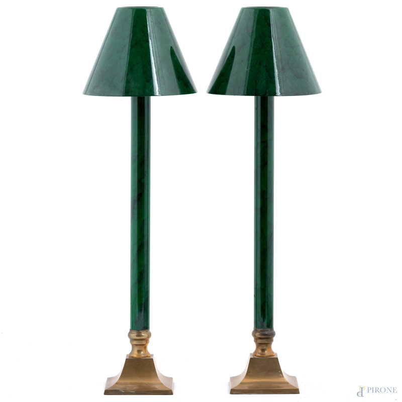Coppia di candelieri in metallo dipinto a finta malachite, XX secolo, altezza cm 41,5, (segni di usura, difetti)  - Asta ASTA A TEMPO | ELECTA - Aste Pirone