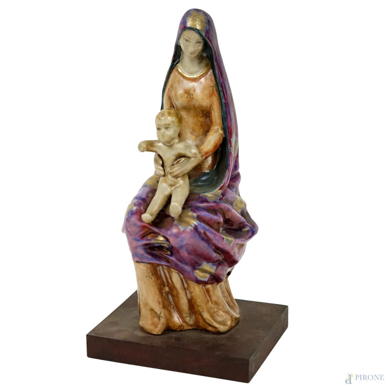 Madonna con Bambino, scultura in ceramica smaltata policroma, cm h 20,5, firmata Melandri, Faenza, base in legno.  - Asta ASTA A TEMPO DI ANTIQUARIATO E ARTE MODERNA - Aste Pirone