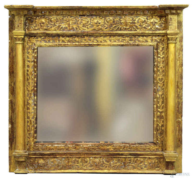 Caminiera in legno intagliato e dorato, XIX secolo, montanti laterali a colonna, fasce interne scolpite a foglie e mascheroni, cm 63x96x11, (difetti)  - Asta Asta a Tempo di Antiquariato e Arte Moderna - Aste Pirone