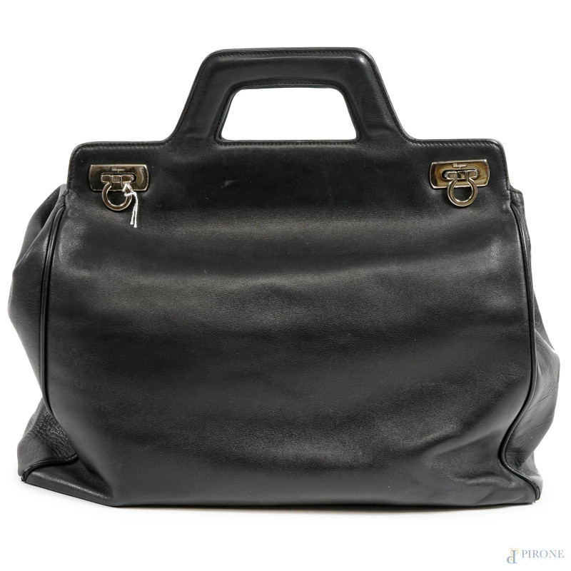 Borsa Wanda Salvatore Ferragamo in pelle nera, cm 33x37x12 (segni di usura)  - Asta ASTA A TEMPO | VARIÆ - Aste Pirone